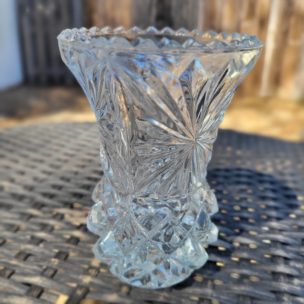 Vintage West Germany 24% Clear Cut Lead Crystal Pineapple Fan Bud Vase 5” Tall